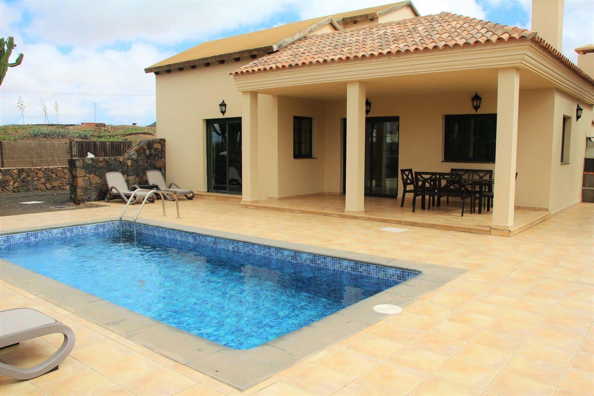 Villas Oasis Casa Vieja La Oliva Exterior photo