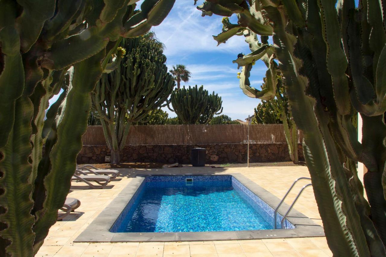 Villas Oasis Casa Vieja La Oliva Exterior photo