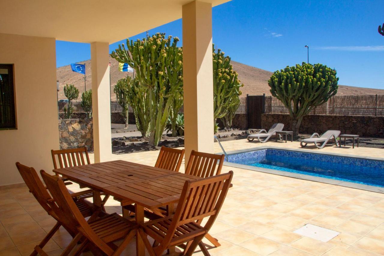 Villas Oasis Casa Vieja La Oliva Exterior photo